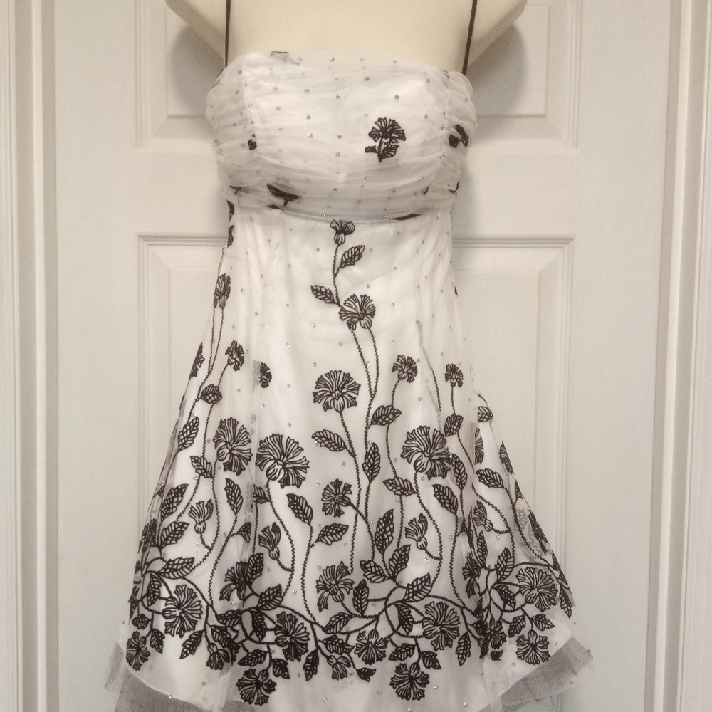 Cute👗by Windsor🌹size 5/6💃corset back🖤blk/white